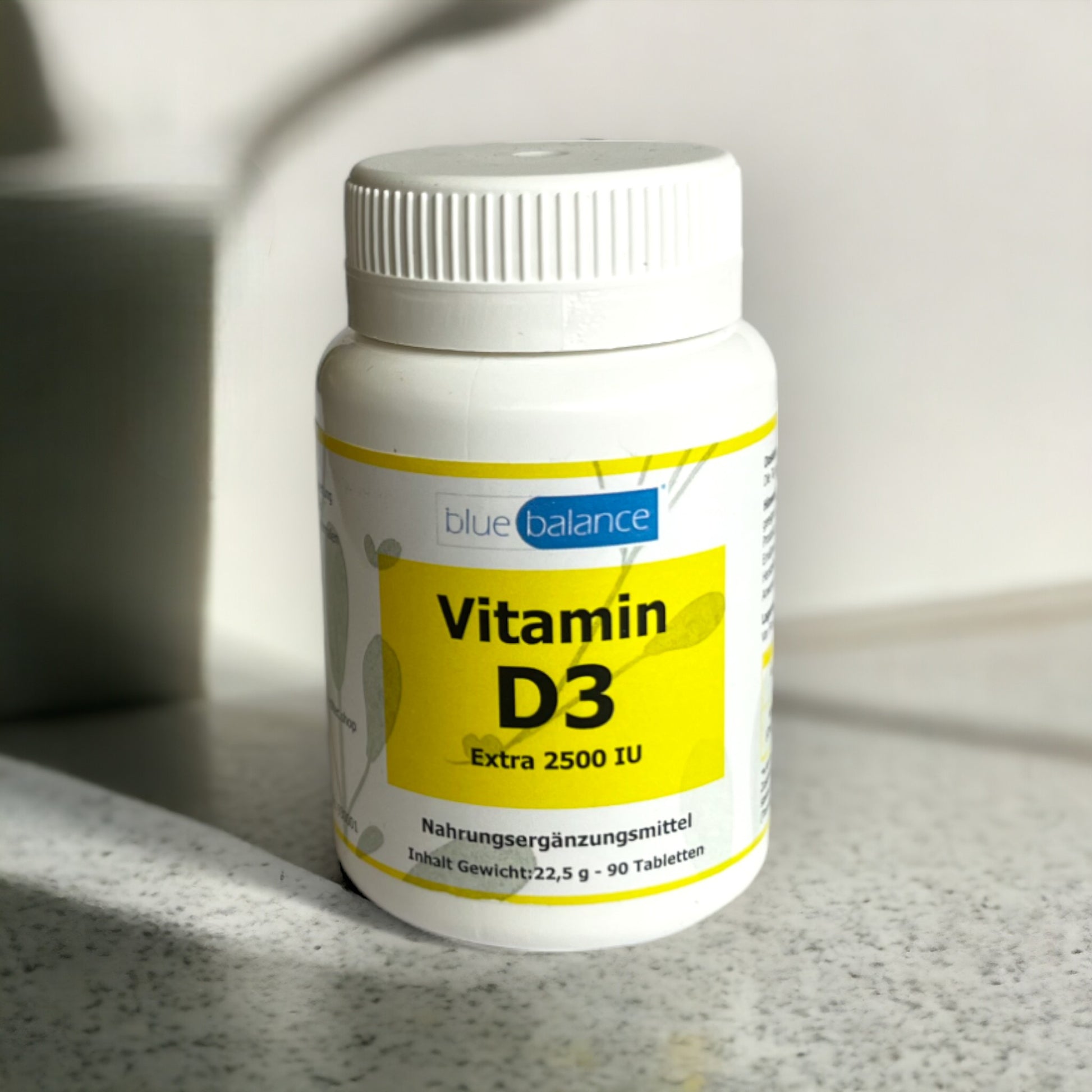 blue balance Vitamin D3 - Stärken Sie Ihr Immunsystem und erhalten Sie gesunde Knochen und Muskelfunktion. Holen Sie sich jetzt Ihre Kapseln für eine optimale Vitamin-D-Versorgung.