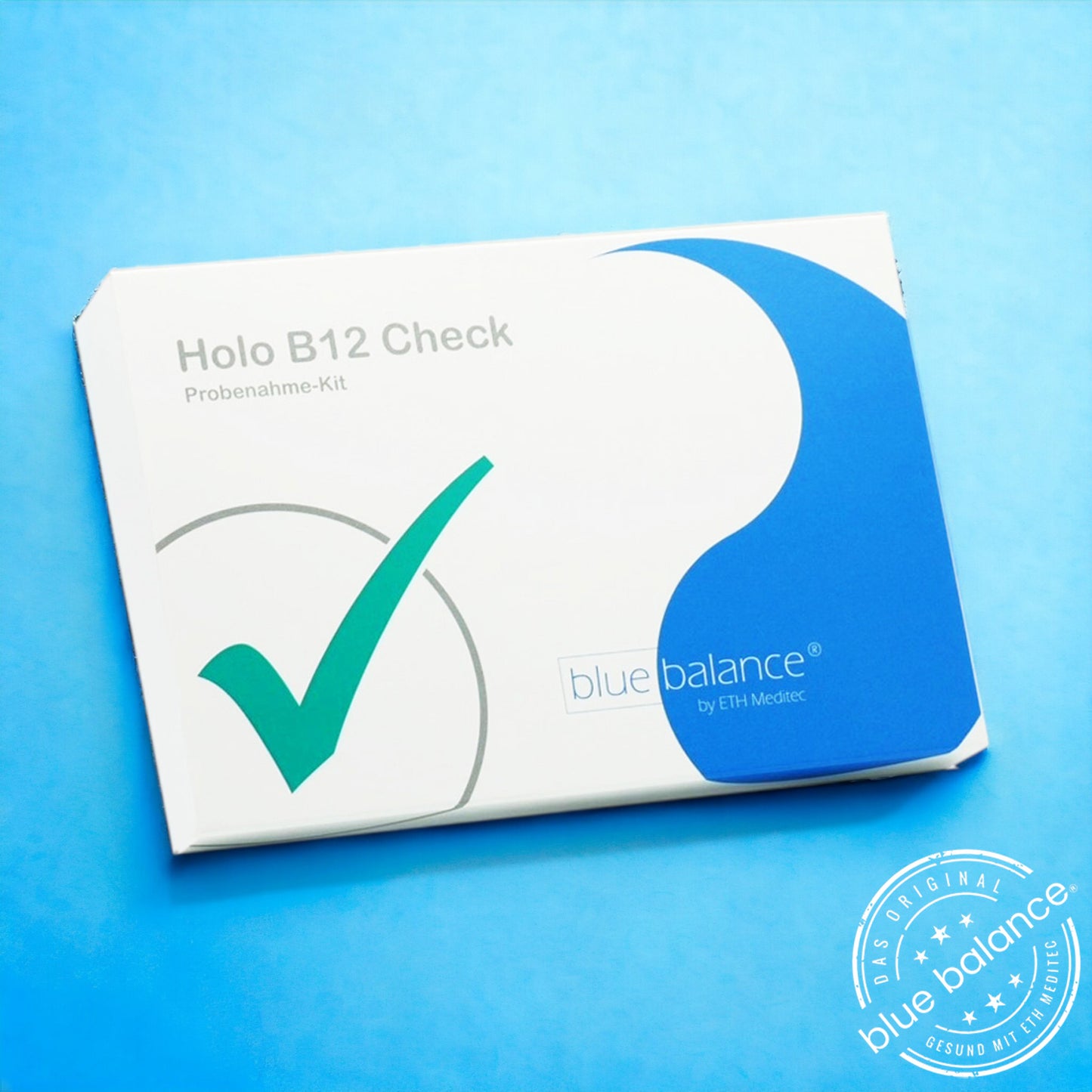 blue balance® Vitamin B12 Holo-TC Test - Aktiver Vitamin B12-Spiegel überprüfen von ETH Meditec präsentiert mit einem blauen Hintergrund