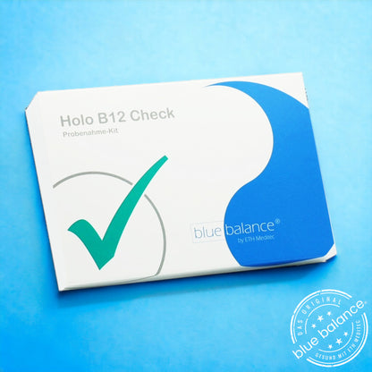 blue balance® Vitamin B12 Holo-TC Test - Aktiver Vitamin B12-Spiegel überprüfen von ETH Meditec präsentiert mit einem blauen Hintergrund